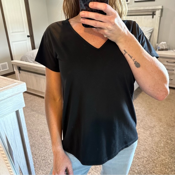 Shein Black V-Neck High/Low Short Sleeve Top Women’s Size Small - Picture 2 of 7